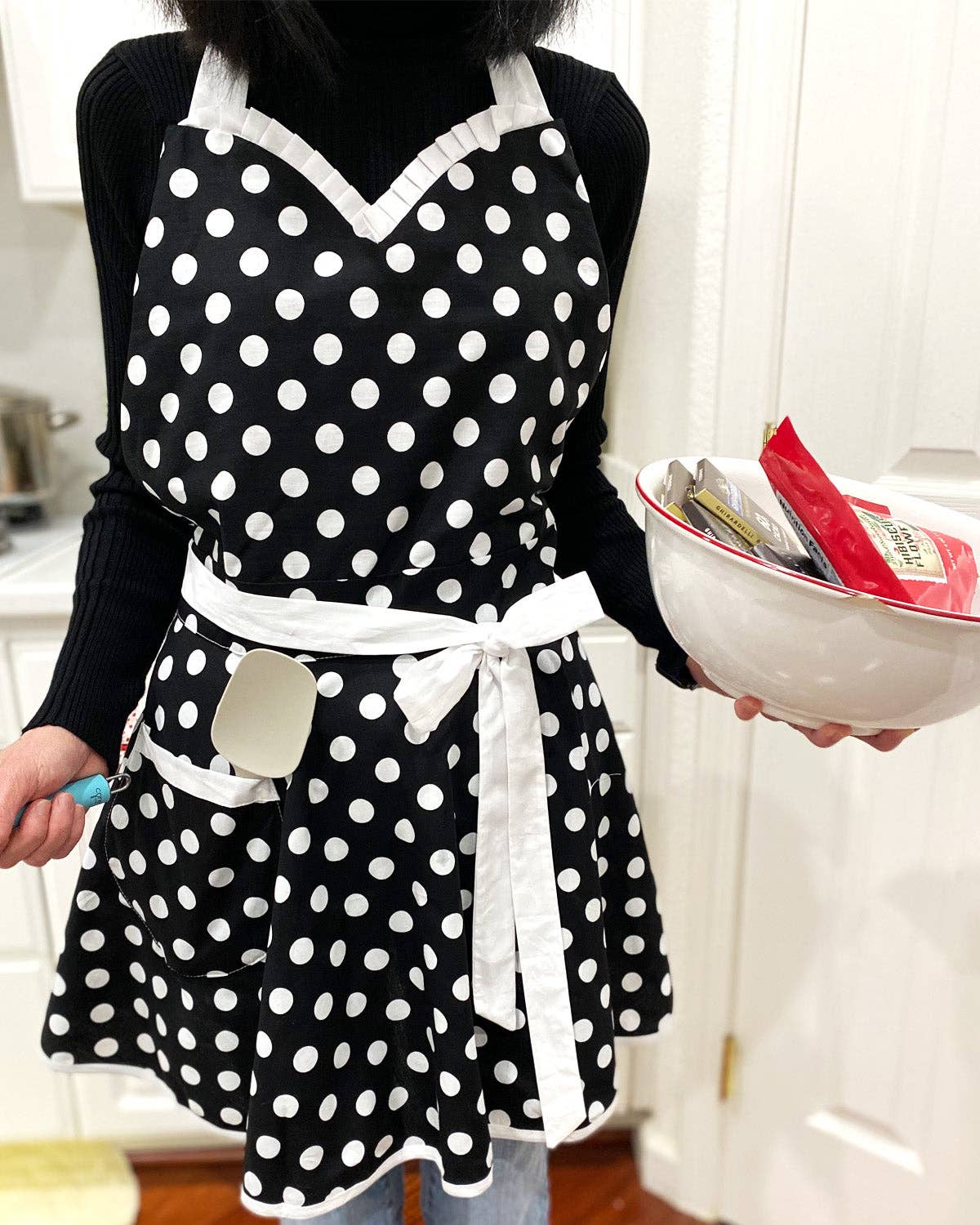 Wrapables.com - Wholesale Apron - Wrapables Adjustable Flirty Hostess Apron16