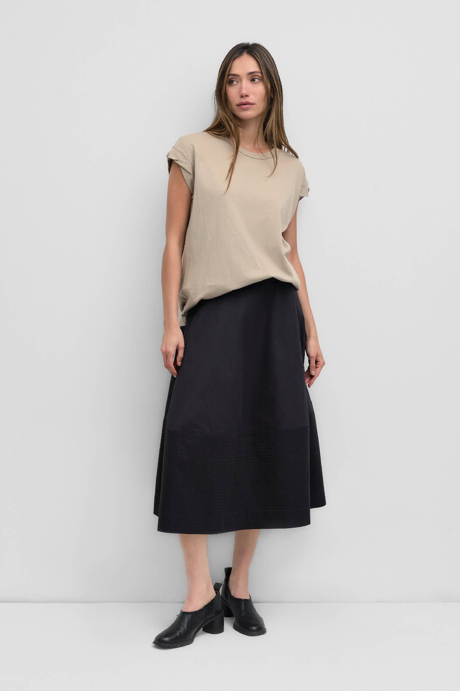 MOD REF - Vendita all'ingrosso Maglietta - Donna - The Remy Top | T-shirt a tunica muscolare con maniche arrotolate1