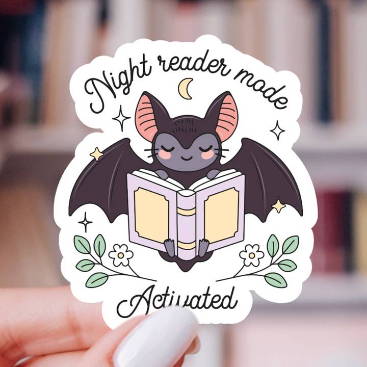 Autocollant Chauve-souris Lecteur Nocturne – Automne Littéraire, Vinyle Brillant pour la vente par Indie Heart Studio