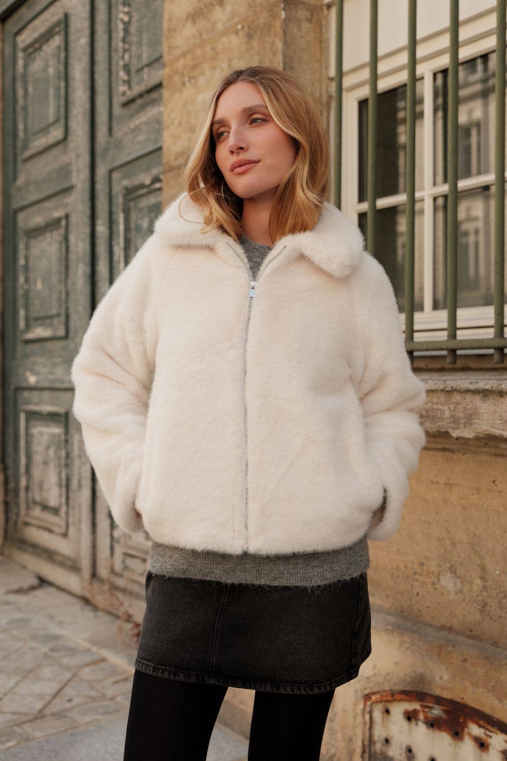 Attrait Paris - Wholesale Jacket - Women's - Jacket with faux fur collar0