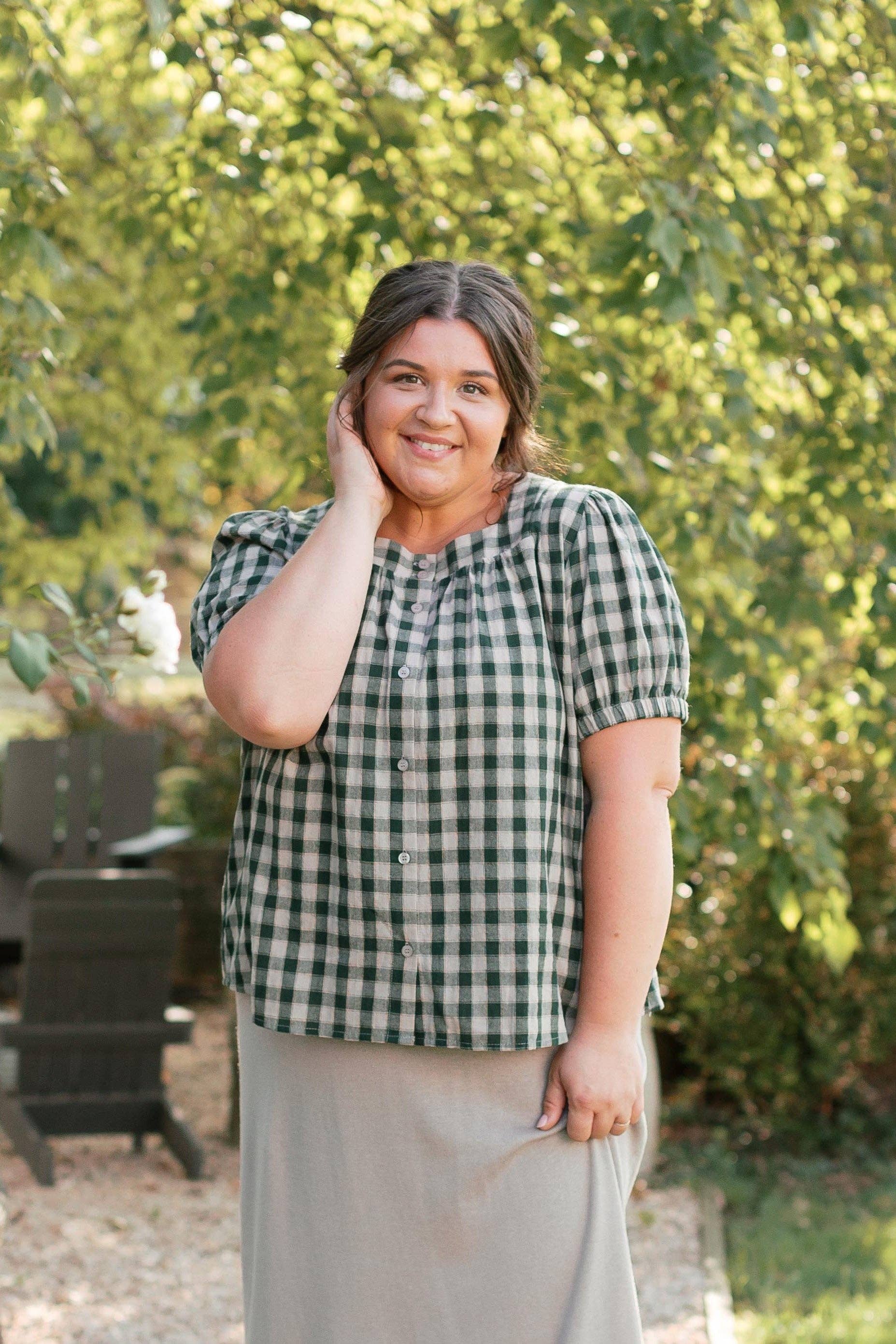 Ljus Tan 'Sadie' Grön Gingham Kortärmad Blus SLUTREA för wholesale på Faire10