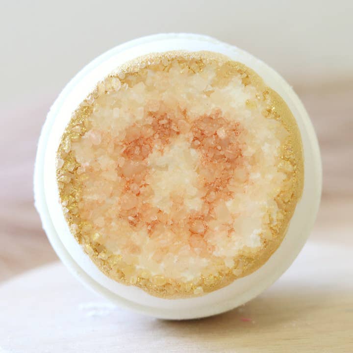 Bombe de bain Carnelian Geode, Bombe de bain en cristal pour la vente par Sudsy Soap Works LLC