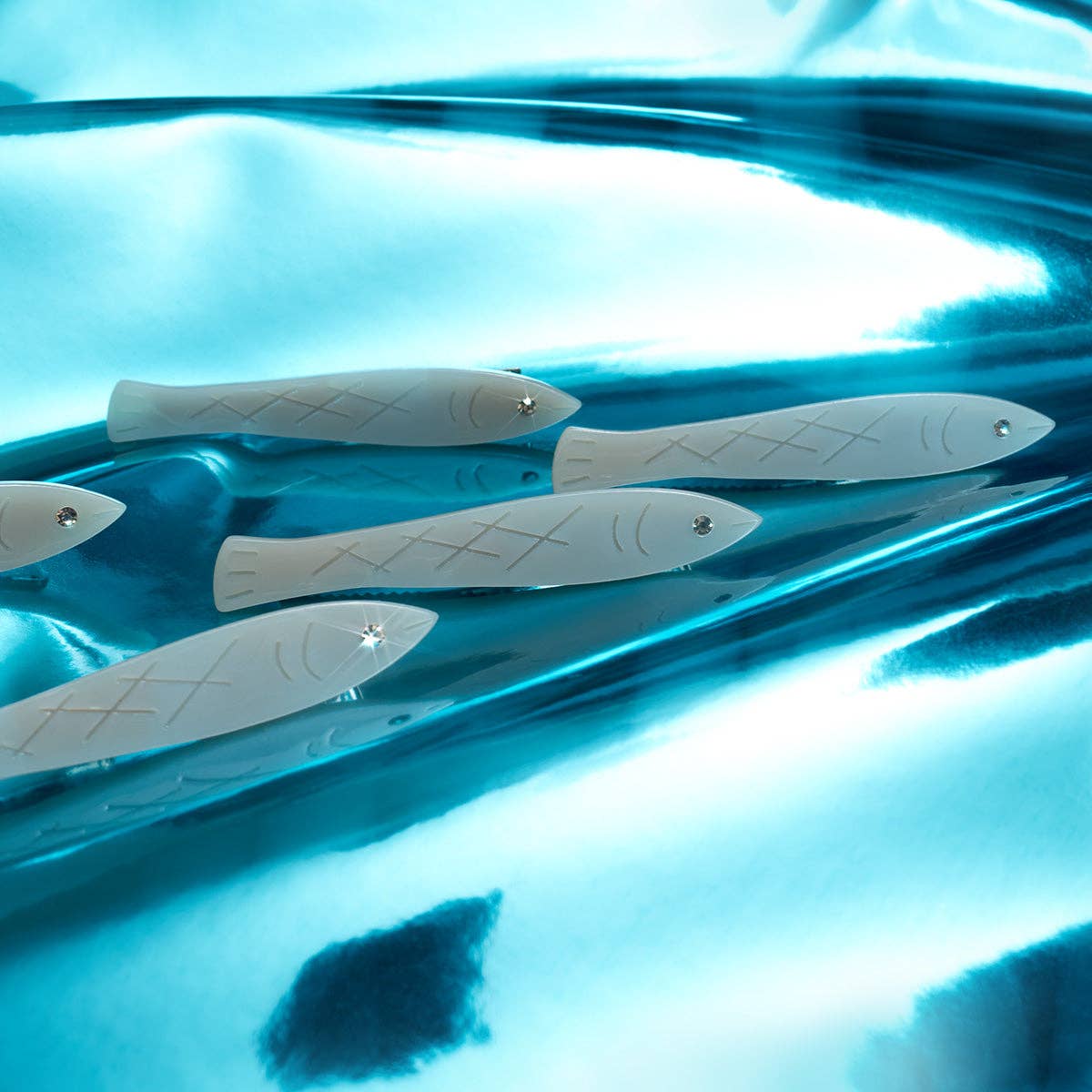 WINONA IRENE - Wholesale Hair Accessories Set - Women's - Sardine Fish Hair Clip Set in Silver Acetate with Rhinestone4