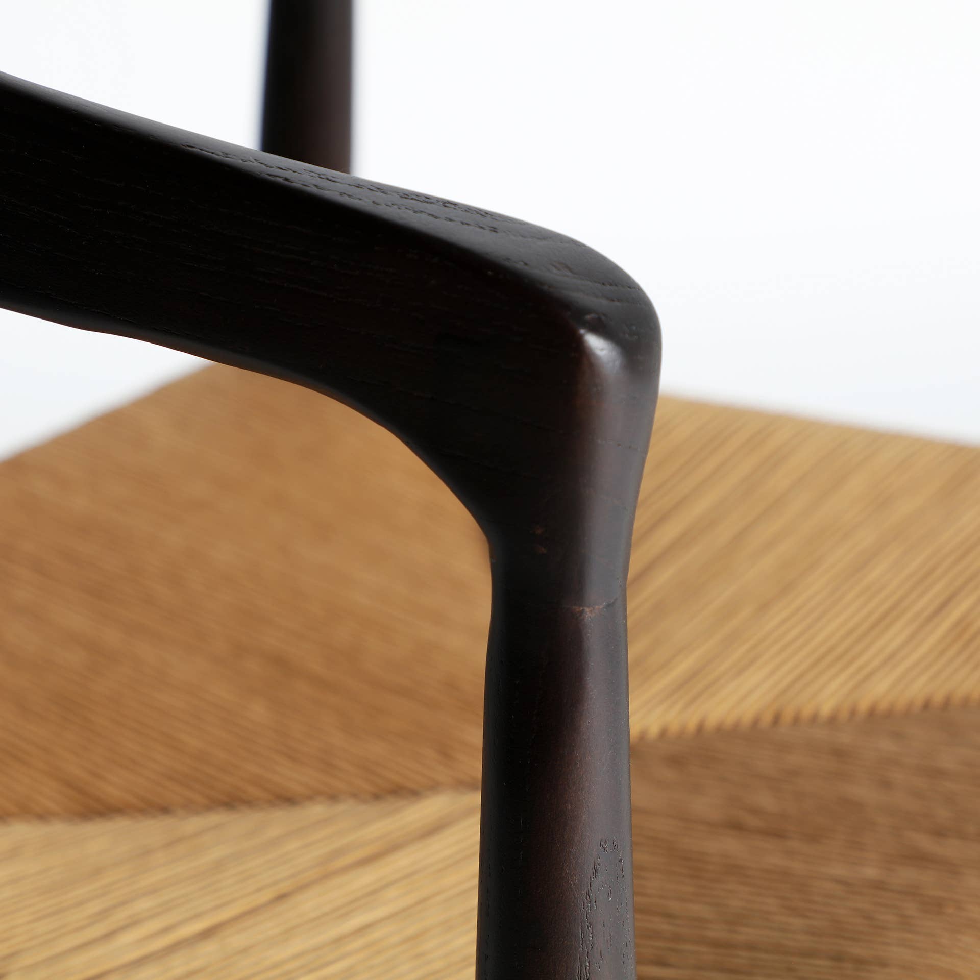Kodu - Wholesale Chair - Elm wood chair in black. 54x52x75cm6