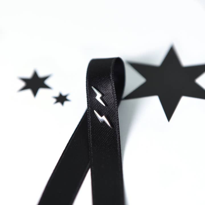 Små blixtstift örhängen för wholesale av Pour la Rebelle