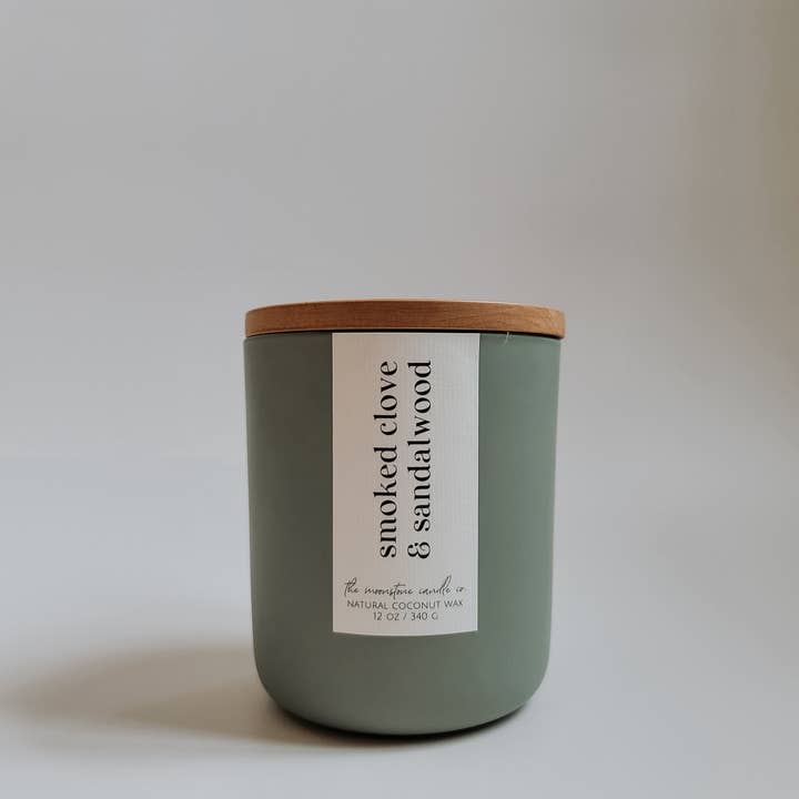 Bougie en cire de noix de coco naturelle Clou de girofle fumé + Bois de santal pour la vente par The Moonstone Candle Co.