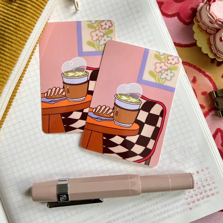 Marlene Vega Studio – Engroshandel Klistermærke – Hot Matcha Latte klistermærke0