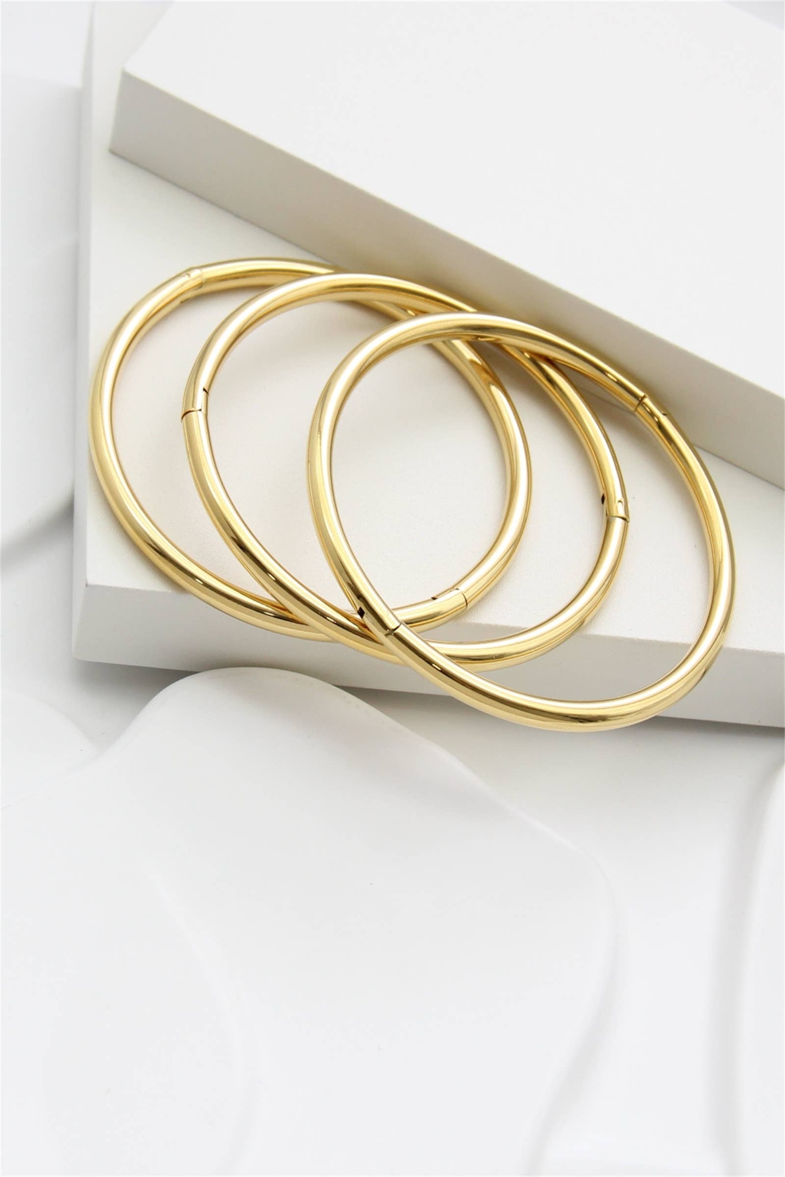 BELLISSIMA BIJOUX - Wholesale Bangle Bracelet - Openable Bangle Bracelet in Gold Stainless Steel – Elegance3