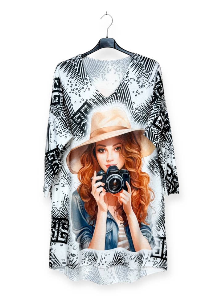 AH 8179-18 - Long V-neck patterned tunic for wholesale by Lucky Nana