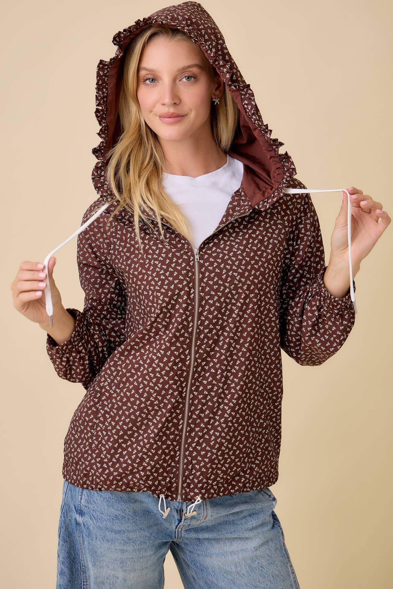 Main Strip - Venta al por mayor Cortavientos - Mujer - Chaqueta con Capucha y Volantes Florales – Rompevientos Femenino Ligero3