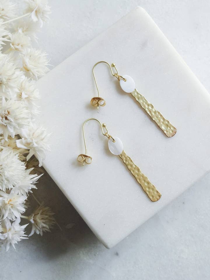 Orecchini Halley, pendente rettangolare oro opaco per la vendita all'ingrosso da parte di LES TISSAGES DE CAMILLE