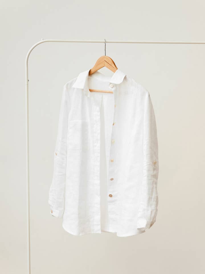 LinenQ – wholesale Buttoned-down shirt – Women's – Classic linen shirt2