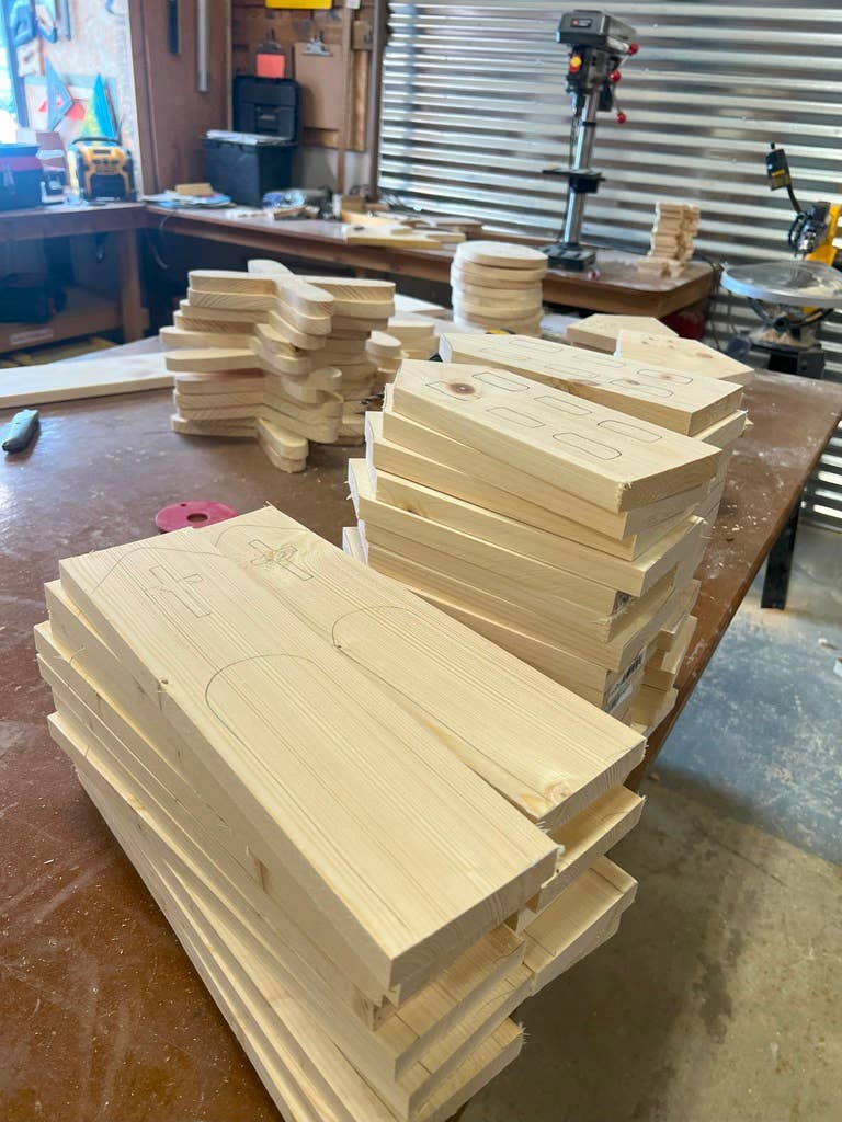 Crowned Free – wholesale Decorative tabletop object – Abode House - Made by Survivors4