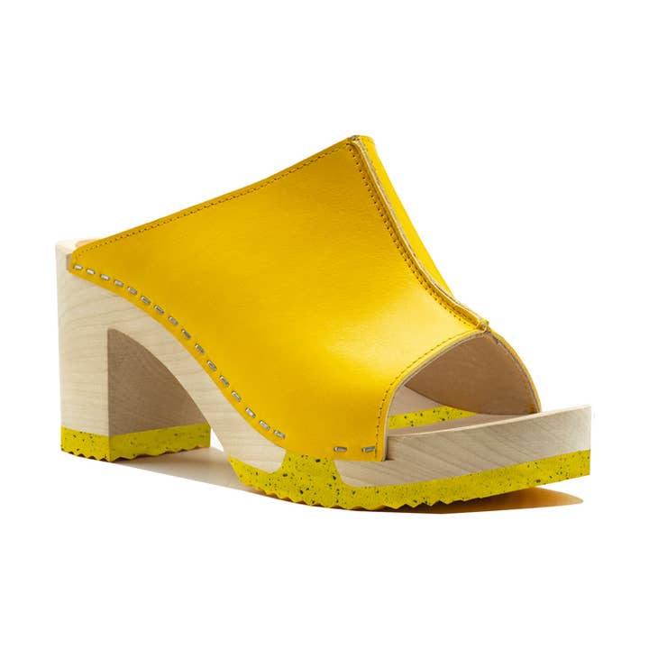 Gelbe Elina Sandaletten für den Großhandel von Clewoo