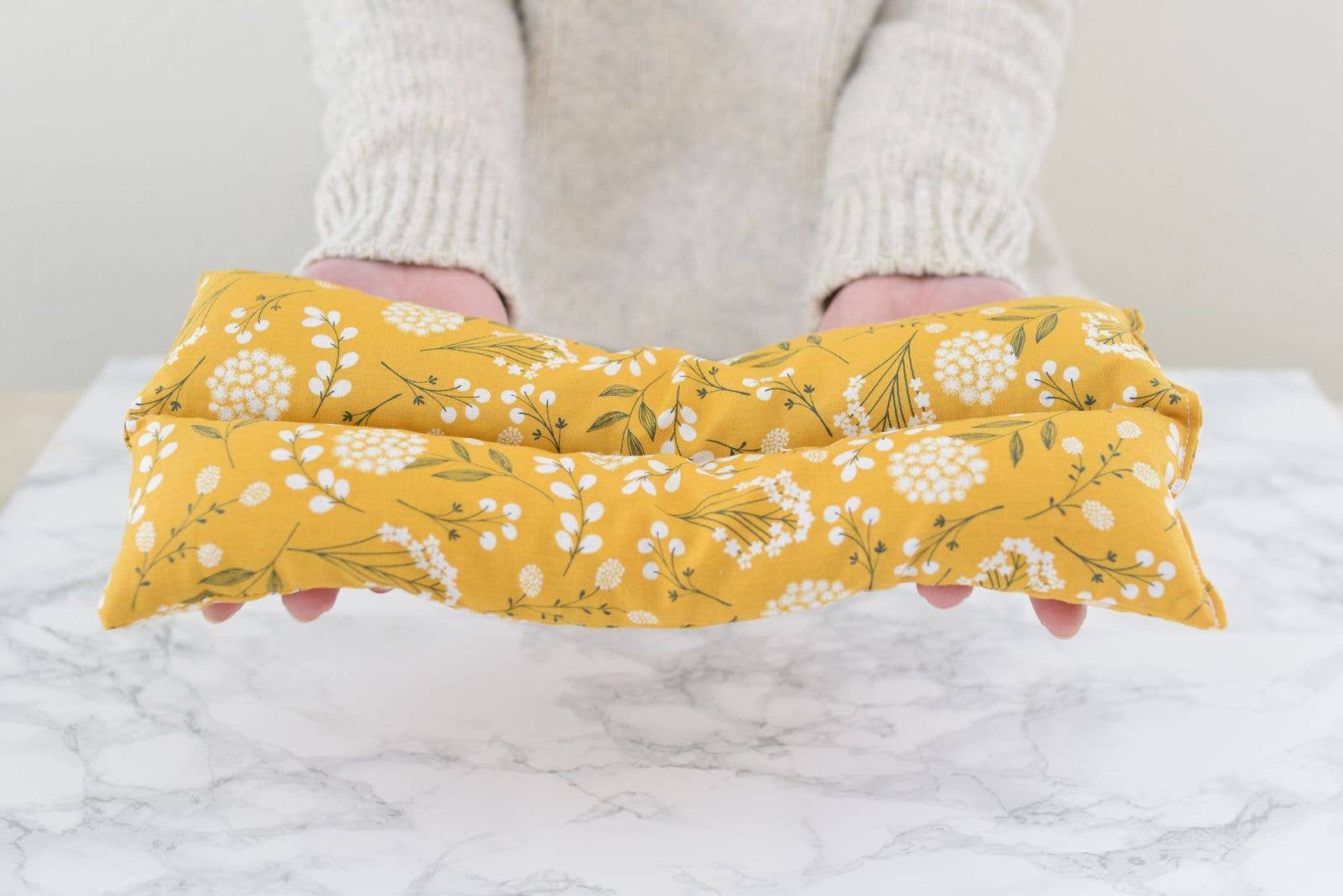 Wild Clementine Co. - Vente Compresses chaud/froid - Coussin chauffant pour le cou, paquet de graines de lin chaud+froides - Floral doré6