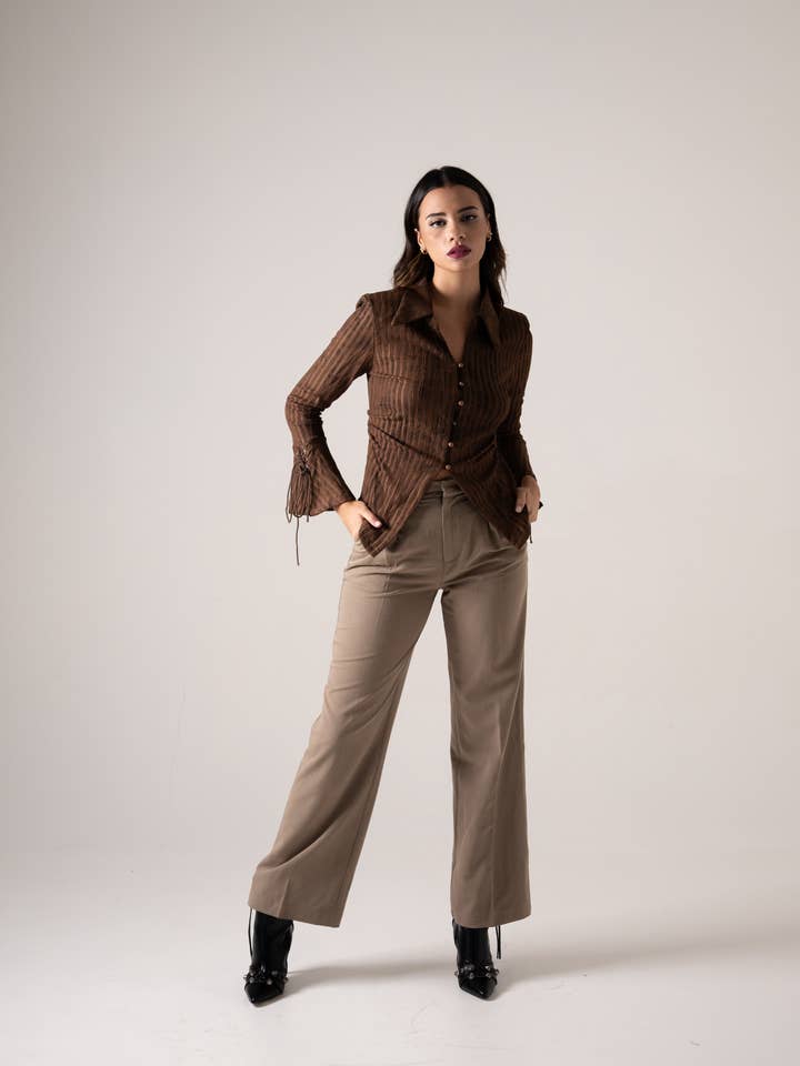 Pantalon élégant à taille haute – Pinces à l'avant et jambe droite pour la vente par lucas giordani