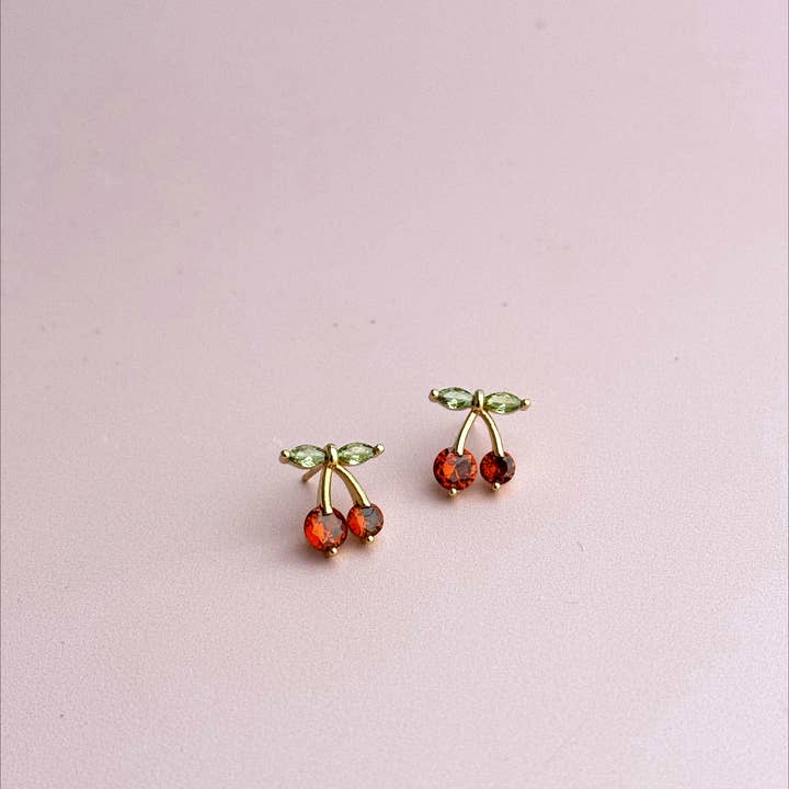 Golden Hour Designs - Vente Clous d'oreille - Clous à clous en forme de cerise : hypoallergéniques, fruités, mignons, féminins1
