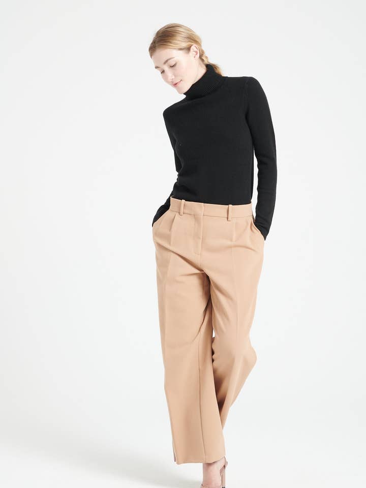 Kaschmir-Rollkragenpullover 4-fädig LILLY 19 für den Großhandel von STUDIO CASHMERE8