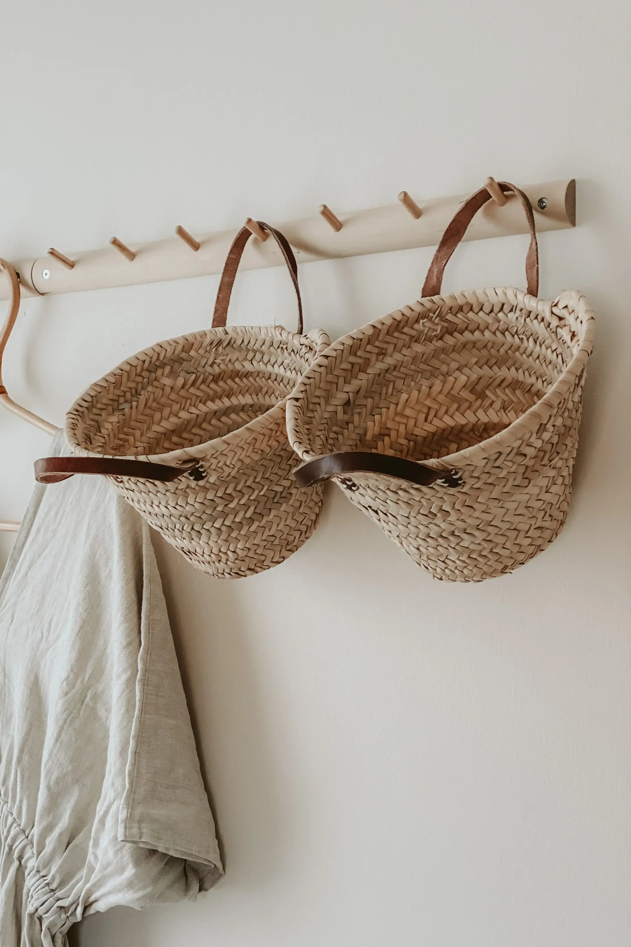 Mikwi – wholesale Beach bag – Mini Market Basket, Handwoven Straw Beach Bag with Leather3