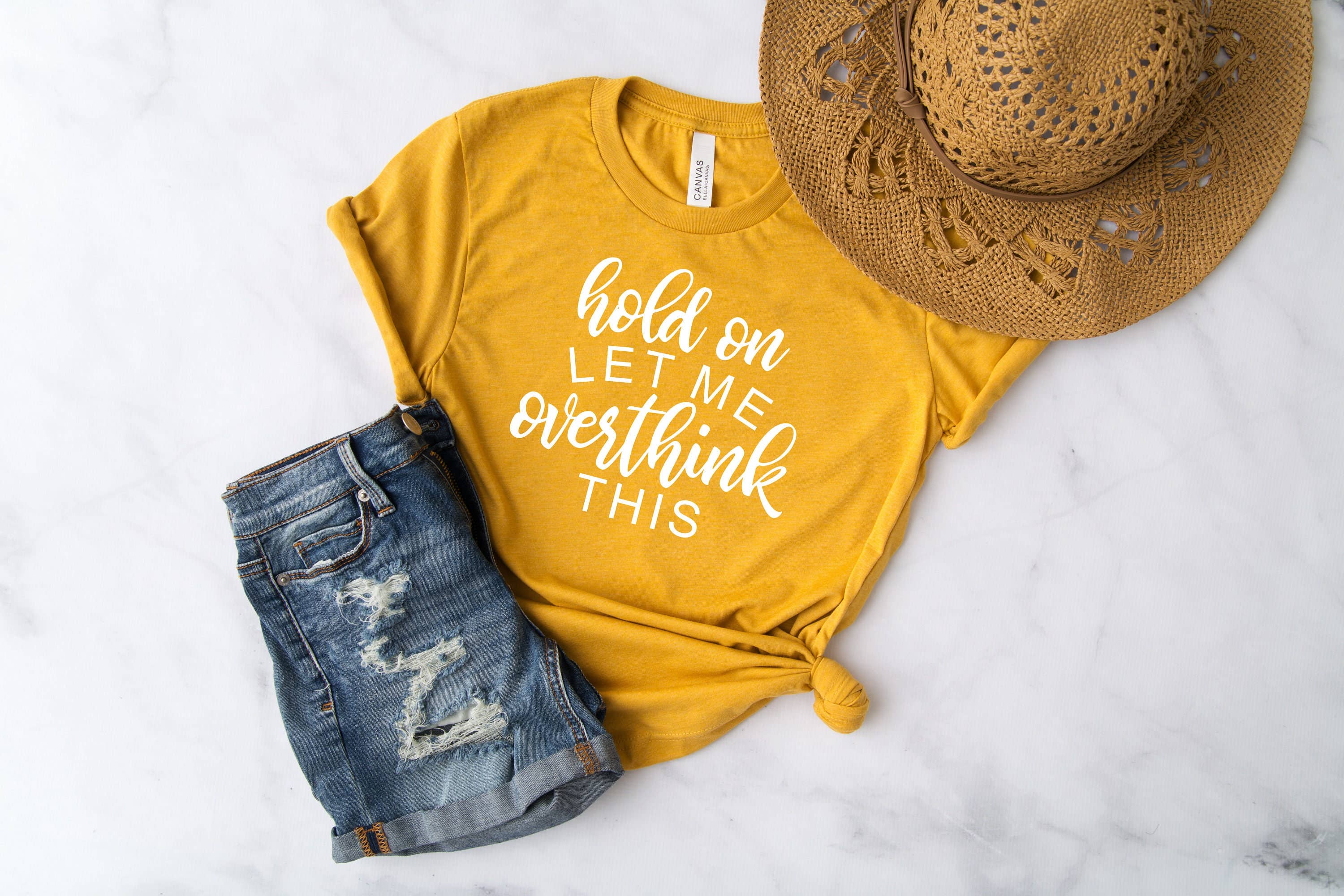 KM Clothing - Vente T-shirt sérigraphié – unisexe - T-shirt "Attends, laisse-moi trop réfléchir"0