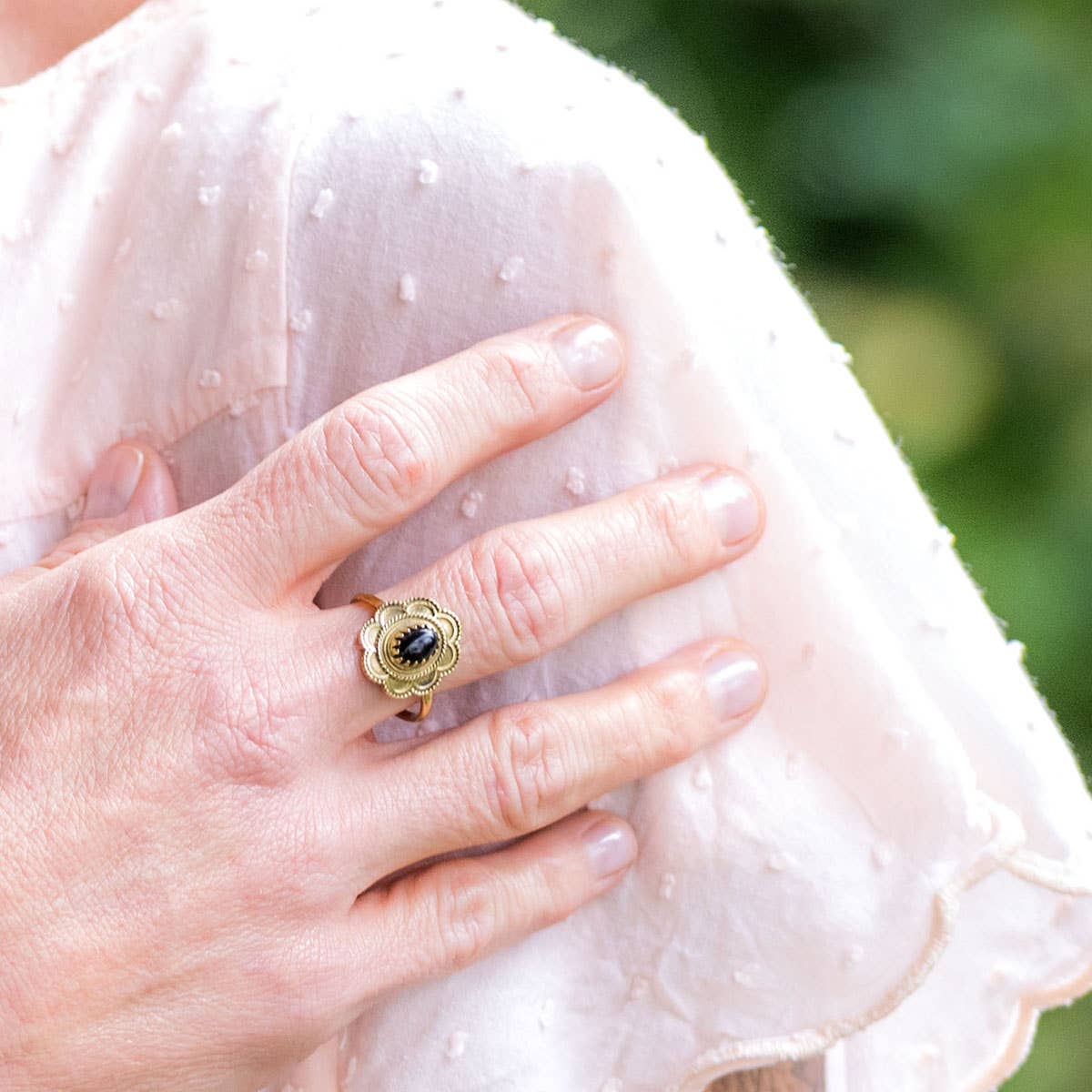 Anju Jewelry - Vendita all'ingrosso Parure di gioielli - Prepack Anelli Collezione Tanvi - 12 Anelli Dorati in Scatola2