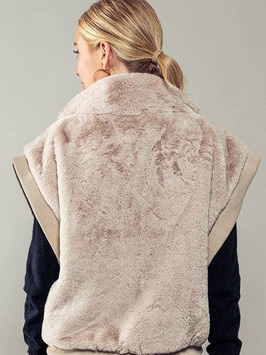 Urban Daizy - Wholesale Outerwear Vest - Women's - Frosted Fur Zip Up Vest