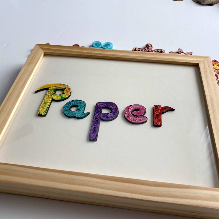 Quilling Kunstwort „Papier“ — Größe 20,3 x 25,4 cm (W5) für den Großhandel von MonkeyDragonPaper