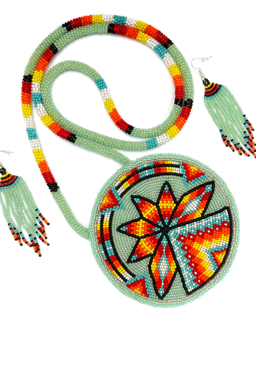 BEADS CORNER – Conjunto de joias por atacado – Conjunto de Colar e Brincos com Pendente de Tenda de Fogo Verde Claro com Missangas e Explosão Solar0