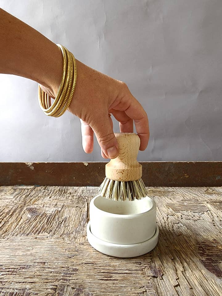 Brush holder for wholesale by Atelier Tréma