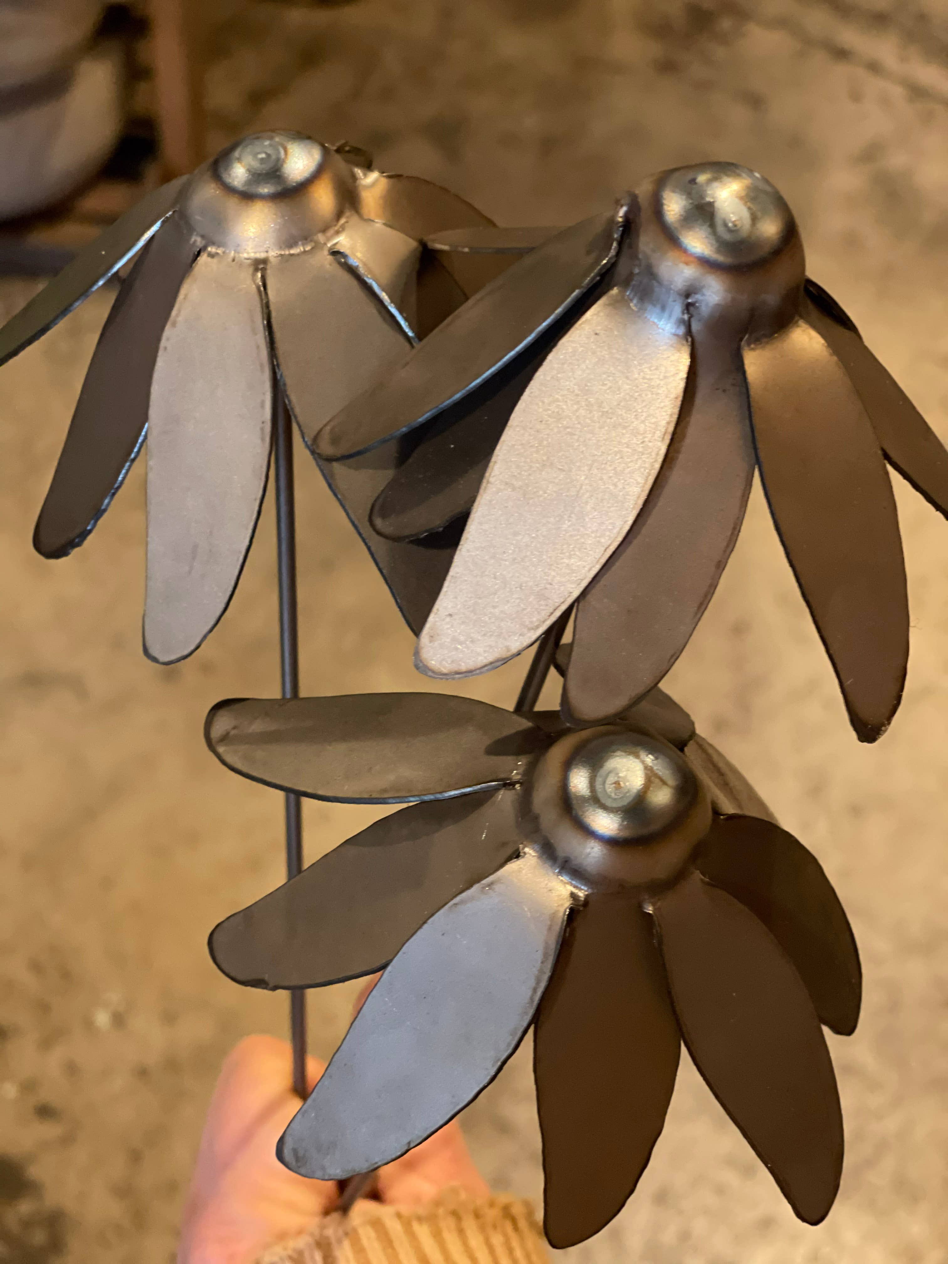 608 The Factory - Wholesale Garden/Lawn Stake - Metal Cone Daisy Flower Set of 24 Flowers 6