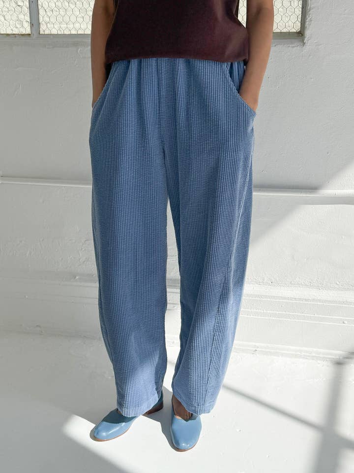 Pantalon Arc en Velours Côtelé Doux (2S-2M-1L-1XL) pour la vente par Le Bon Shoppe