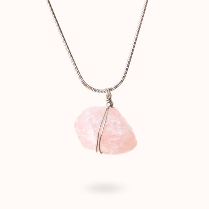 Rosenkvarts Rå Sten Halsband Silver för wholesale av Blue Buddha Jewelry