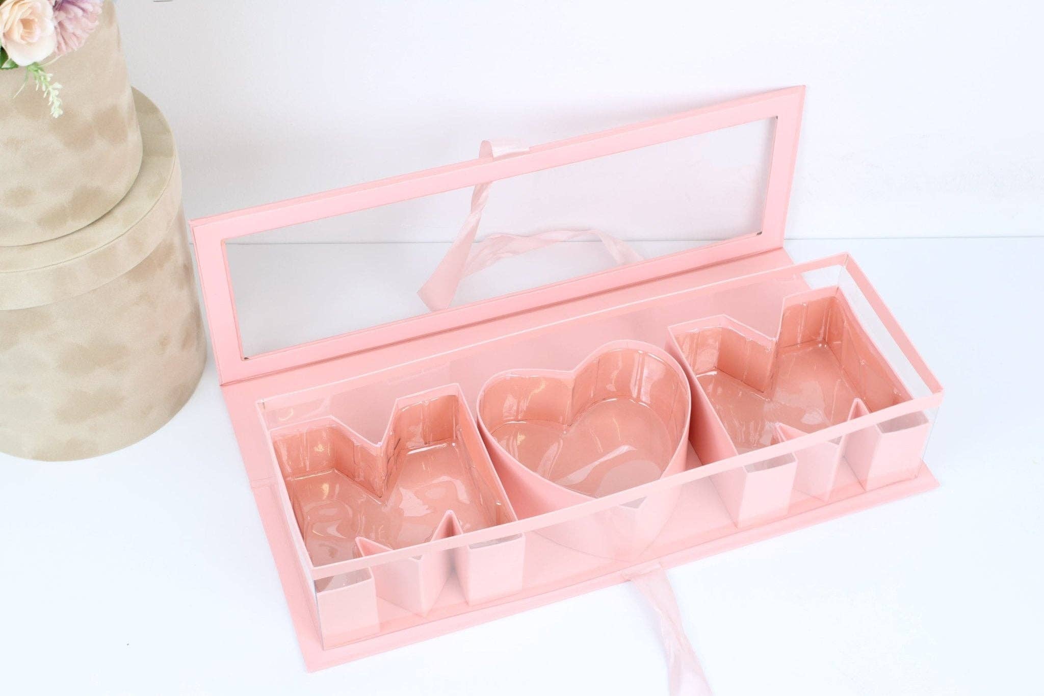 Elegant Design Supply – Caixa de presente por atacado – Caixa de Flores 'MÃE' para o Dia da Mãe com Tampa de PVC Transparente, Forro de Plástico e Fita de Cetim4