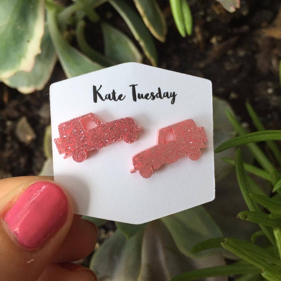 Kate Tuesday Jewelry - Vente Clous d'oreille - Boucles d'oreilles Sparkly Jeep Stud en acrylique, choisissez votre couleur4