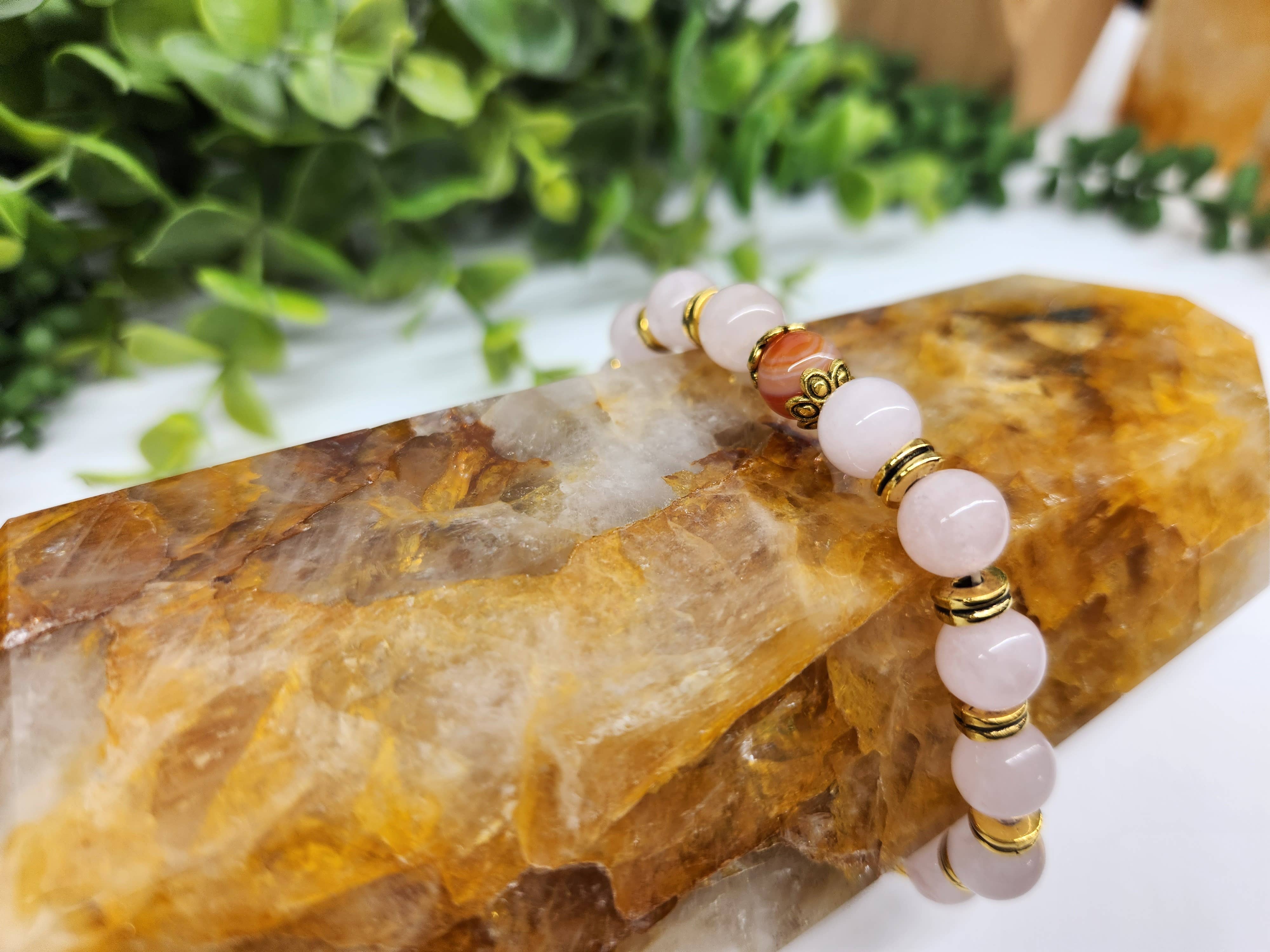 Meraki Gemstones – wholesale Beaded bracelet – LOVE SURROUNDS YOU - R. Quartz/Banded Carnelian(center)-8mm5