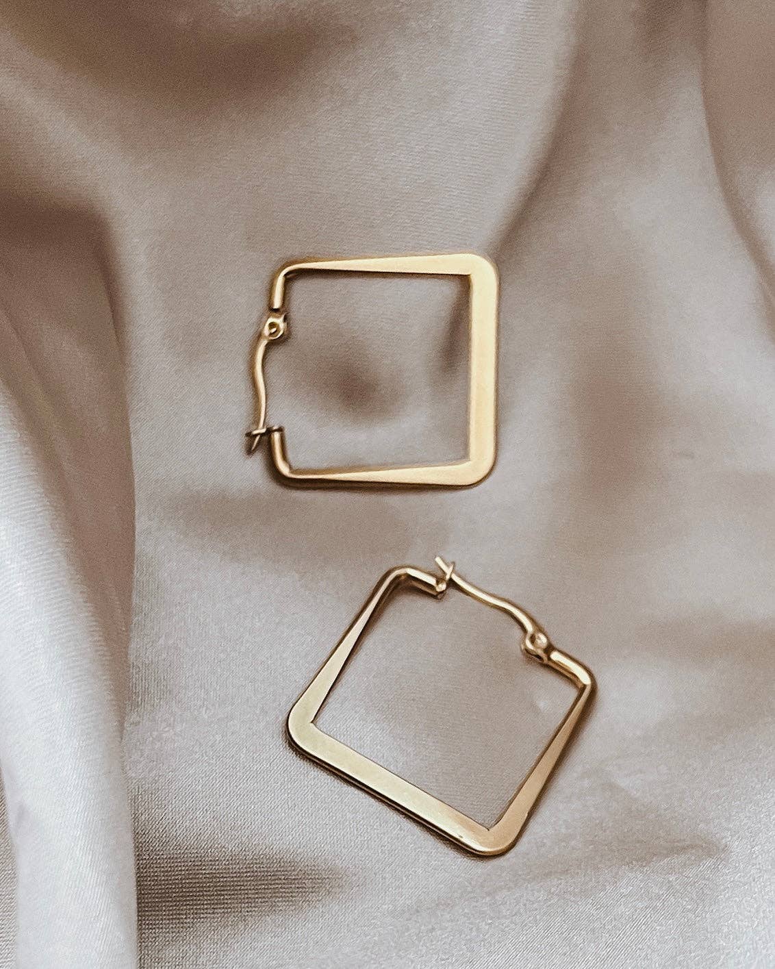 BELJOY - Wholesale Hoop Earrings - Eudora Square Hoop Earrings3