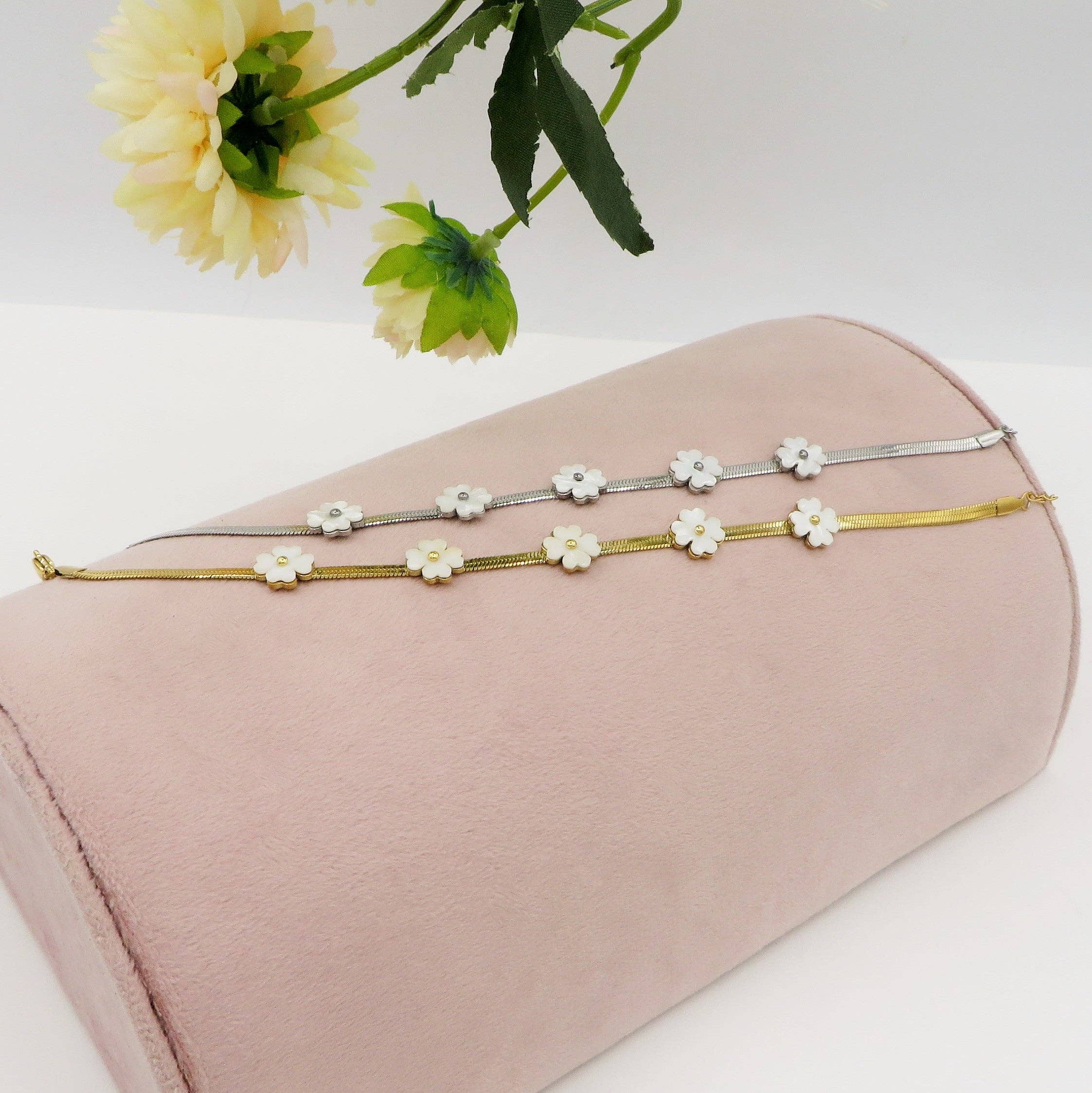 Daemon srls - Wholesale Cuff Bracelet - ELEONOR FLOWERS ~ Cavigliera in ACCIAIO INOSSIDABILE fiori in madreperla + catena snake piatta1