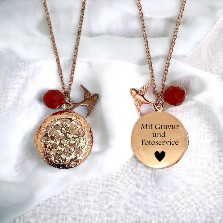 Personalised photo medallion necklace including photo service for wholesale by MadamLili