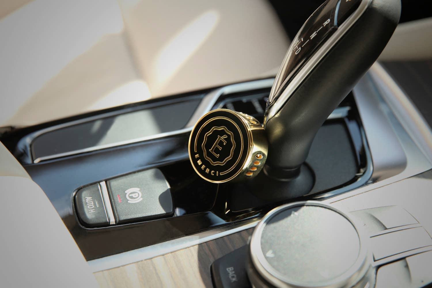 Émerci Black Luxury Car Vent Clip On Air Freshener Gift Set for wholesale on Faire1