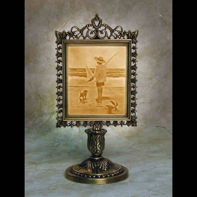 Lampe d'appoint victorienne en lithophane en porcelaine At The Seashore pour la vente par The Porcelain Garden Inc.