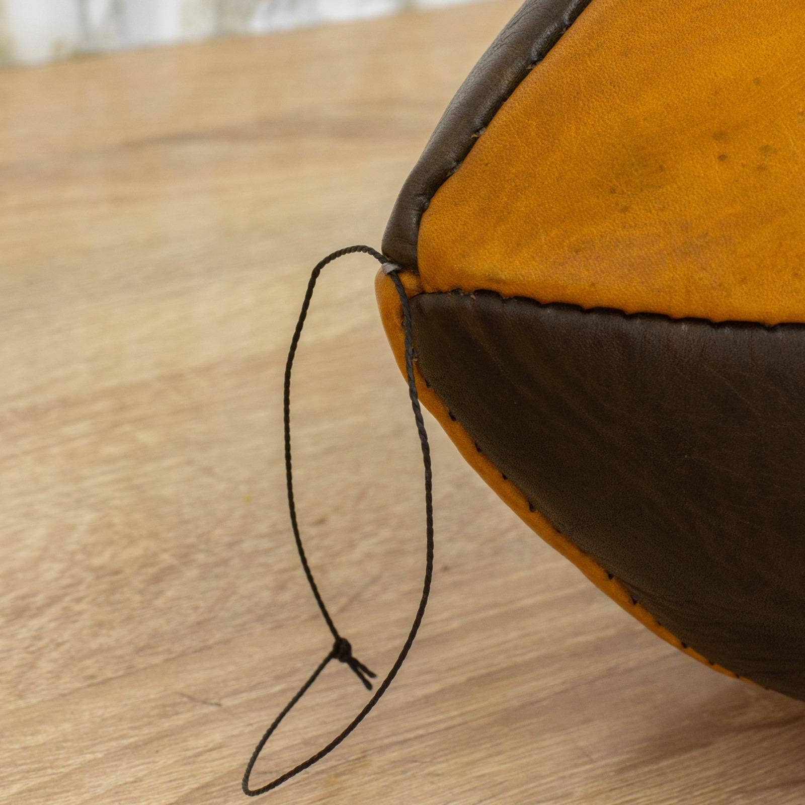 HandmadeBestSeller – Engroshandel Bordpynt – Håndlavet Vintage Læder Amerikansk Fodbold Retro Dekorativ4