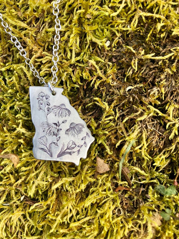 State of Georgia wildflower halskæde på kæde for engroshandel hos Rising Dawn Boutique