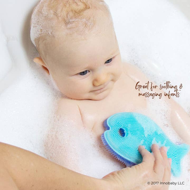 Innobaby on Faire - Venta al por mayor Juguete para la bañera - Bebés - Exfoliante de baño de silicona, divertido cepillo con forma de pez, juguete de baño para bebés24