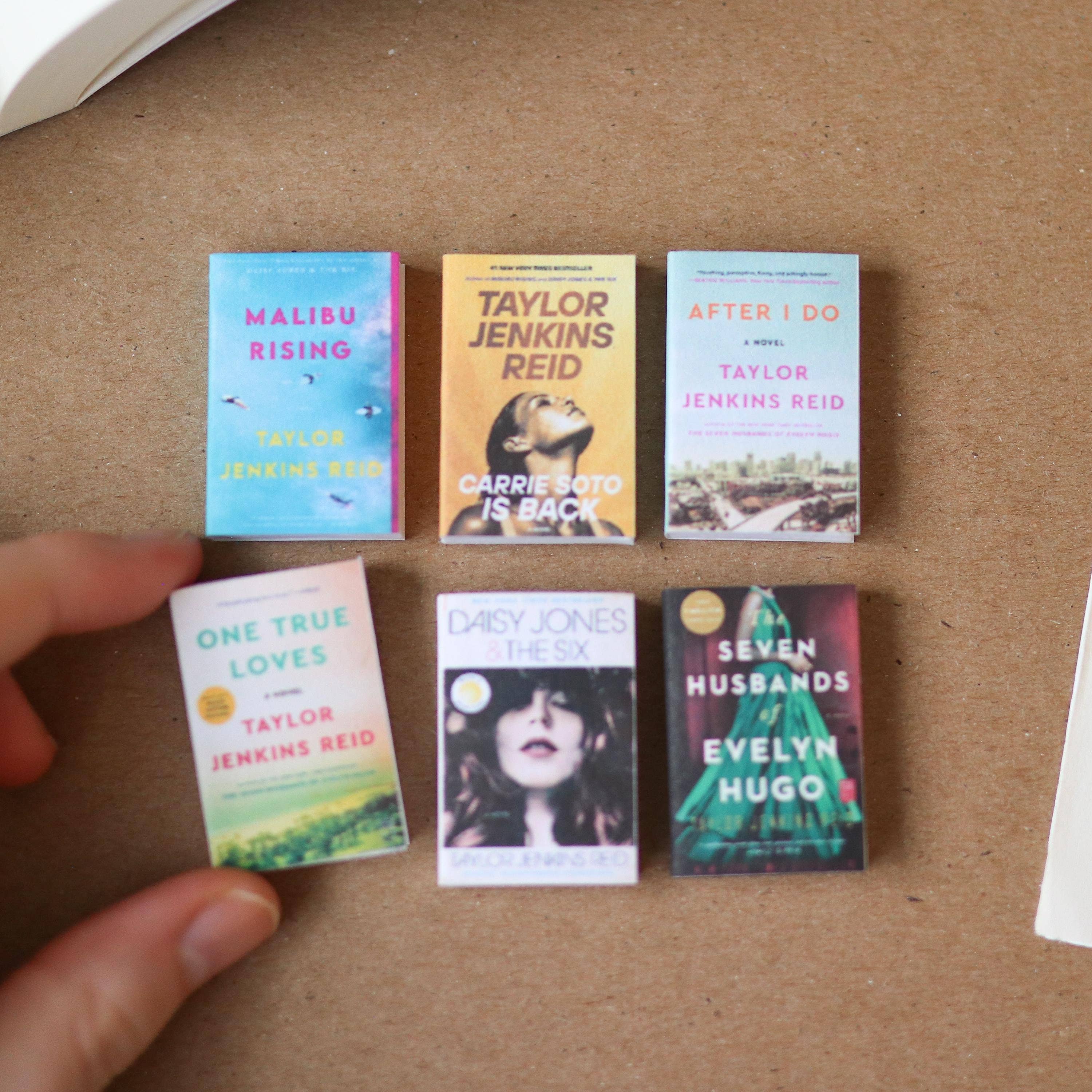 The Sticker Shop - Wholesale Decorative Figurine - Handmade Mini Taylor Jenkins Reid Thriller Book Set0