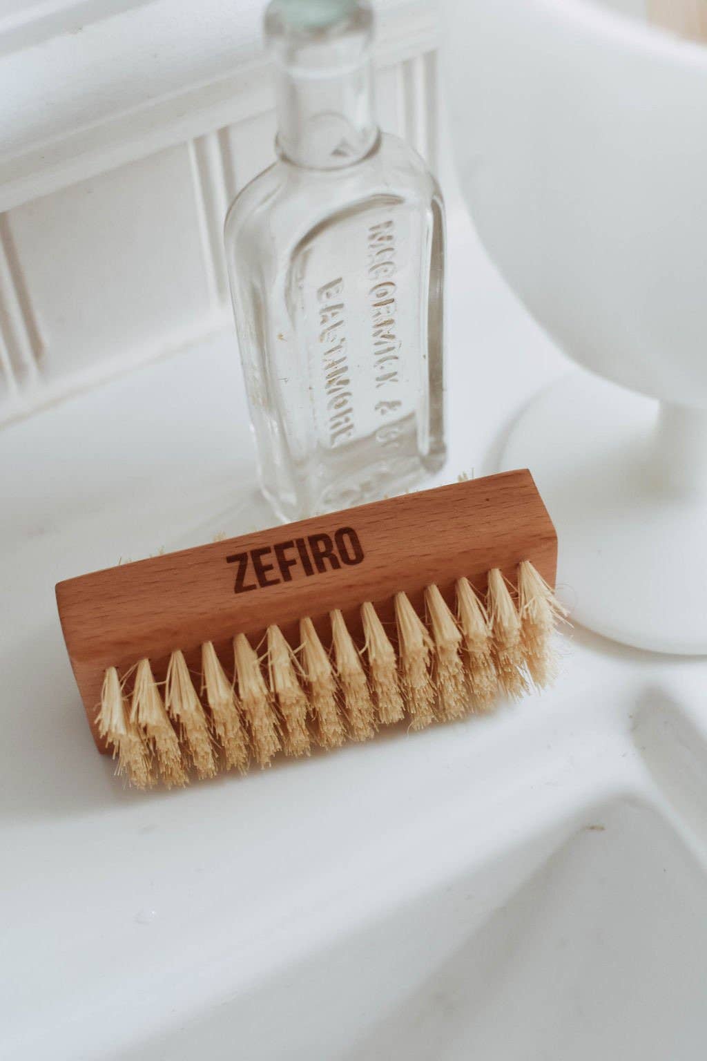 Zefiro - Wholesale Nailcare Set - Nail Brush