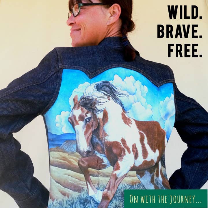 WILD. BRAVE. FREE. – wholesale Jeansjackor – Dam – ”Picasso” Wild Mustang of Colorado, handmålad kontjacka1