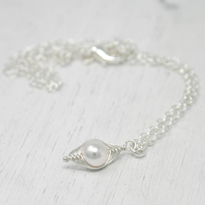 Rising Jewelry - Wholesale Pendant/Charm Necklace - Pea pod necklace, White, Peapod Jewelry, Mothers Day Gift