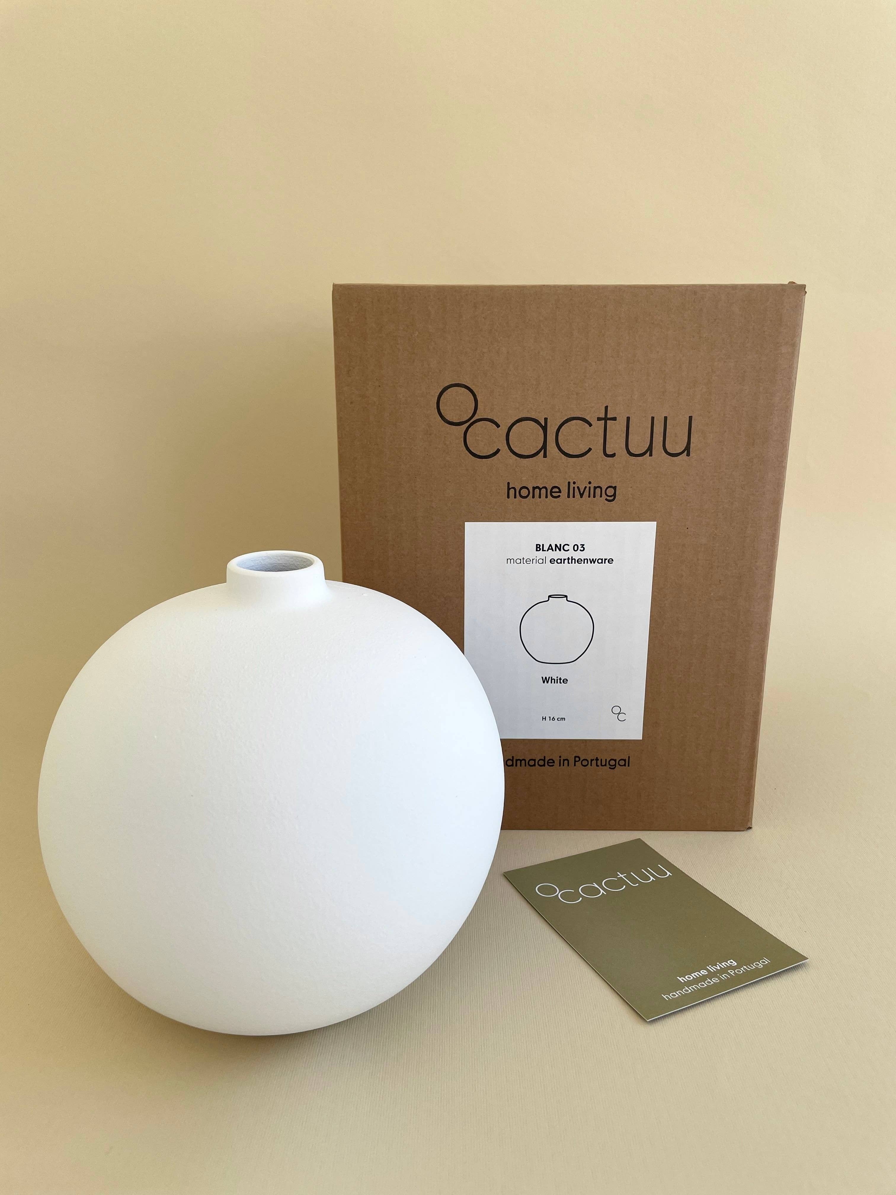 Blanc 03 - White vase -  Minimalist home decor for wholesale on Faire4