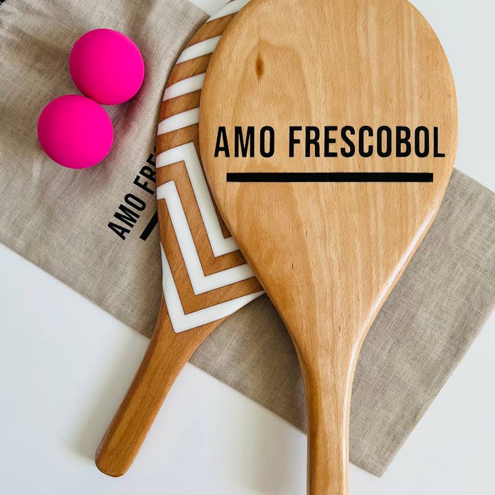 Monocromatico Set contemporaneo di racchette da spiaggia Frescobol fatte a mano con palla in vendita all'ingrosso su Faire