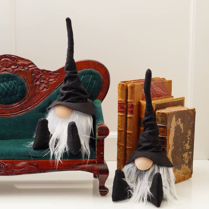 Gnomevillestudios - Wholesale Decorative Figurine - Black- Librarian wizard gnome